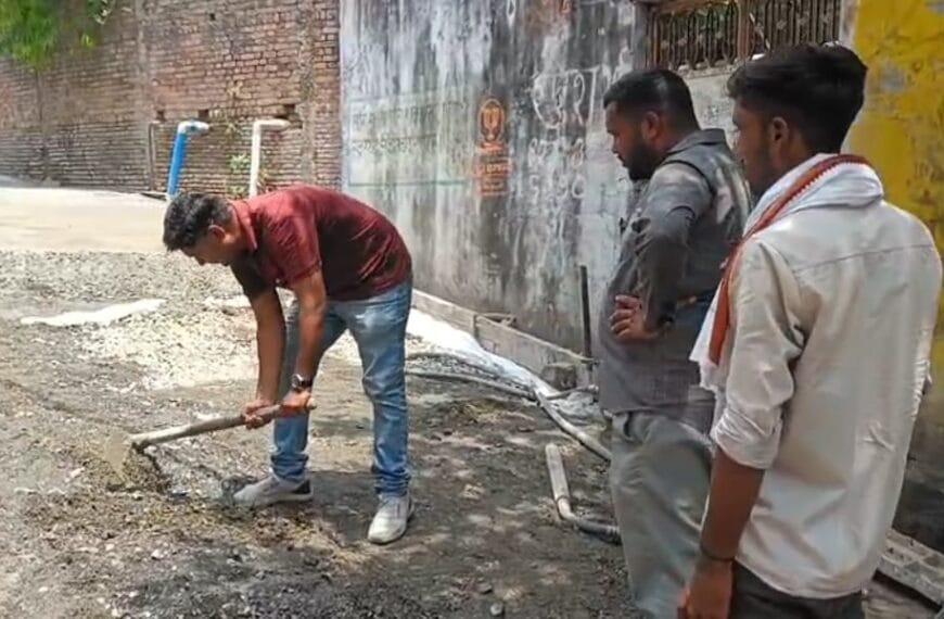 काम रुकवाने गये इंजिनियर के साथ ठेकेदार के लोगों ने किया दुर्व्यवहार