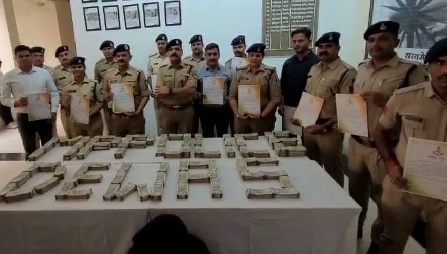 देवास पुलिस ने ₹1.25 करोड़ की सनसनीखेज चोरी का 24 घंटे में खुलासा — धार से आरोपी गिरफ्तार, पूरी रकम बरामद