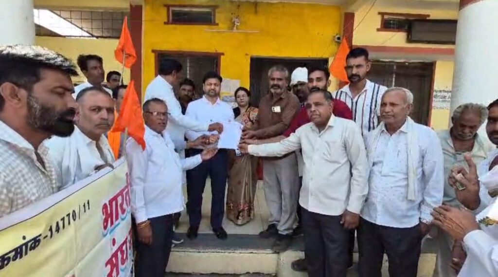 नरवाई जलाने पर कार्रवाई से किसानों में आक्रोश