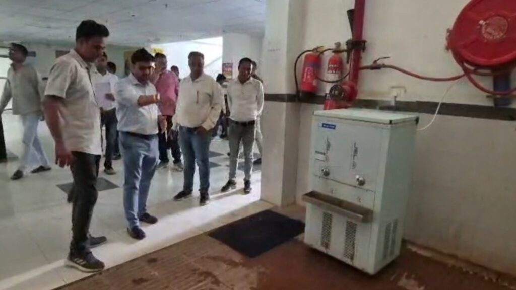 सोनकच्छ सिविल अस्पताल अव्यवस्था