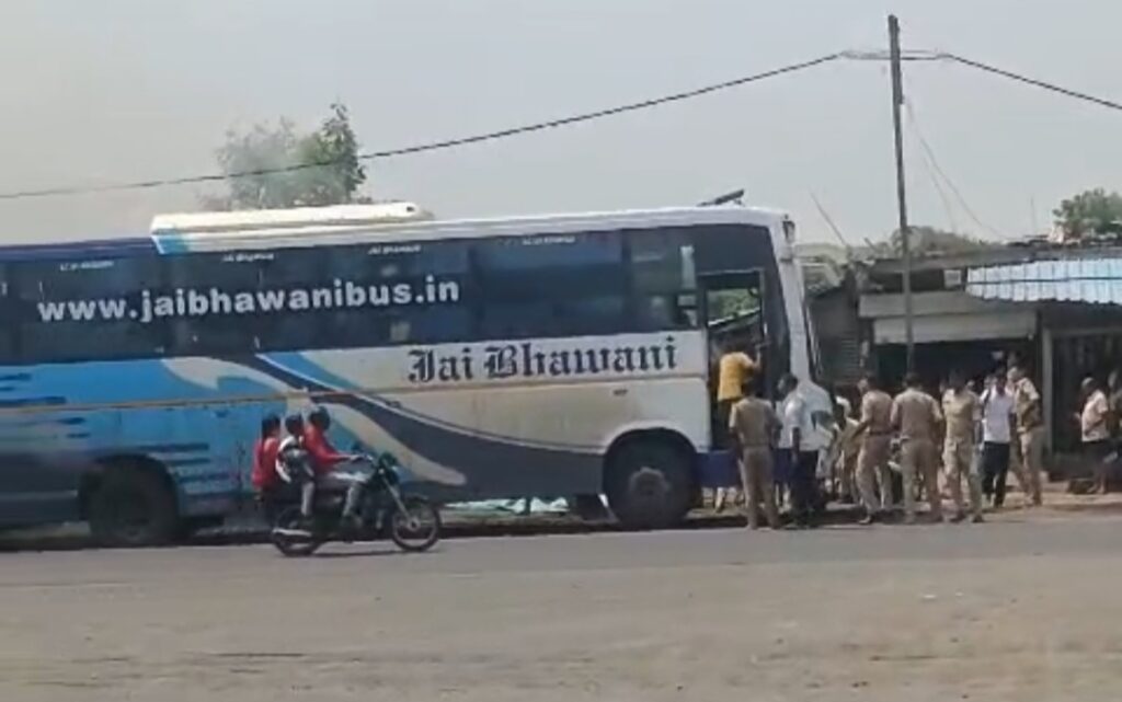 मध्यप्रदेश पुलिस बस में आग