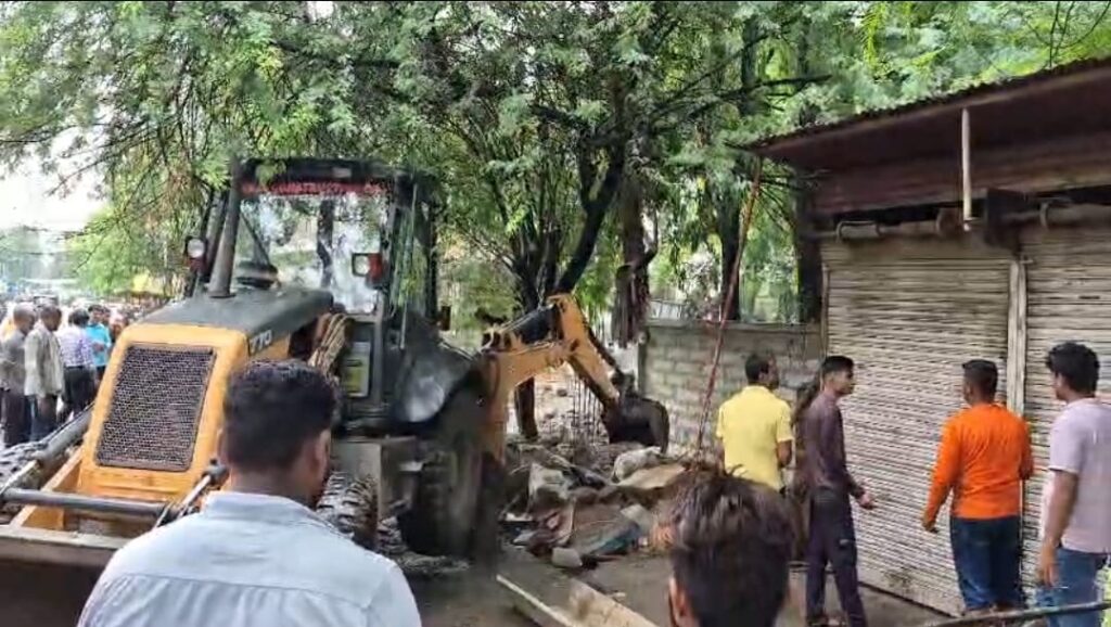 सोनकच्छ अतिक्रमण हटाओ अभियान